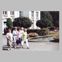 080-2330 17. Treffen vom 6.-8. September 2002 in Loehne - Ein Spaziergang durch den Kurpark von Bad Oyenhausen bei herrlichem Wetter.JPG